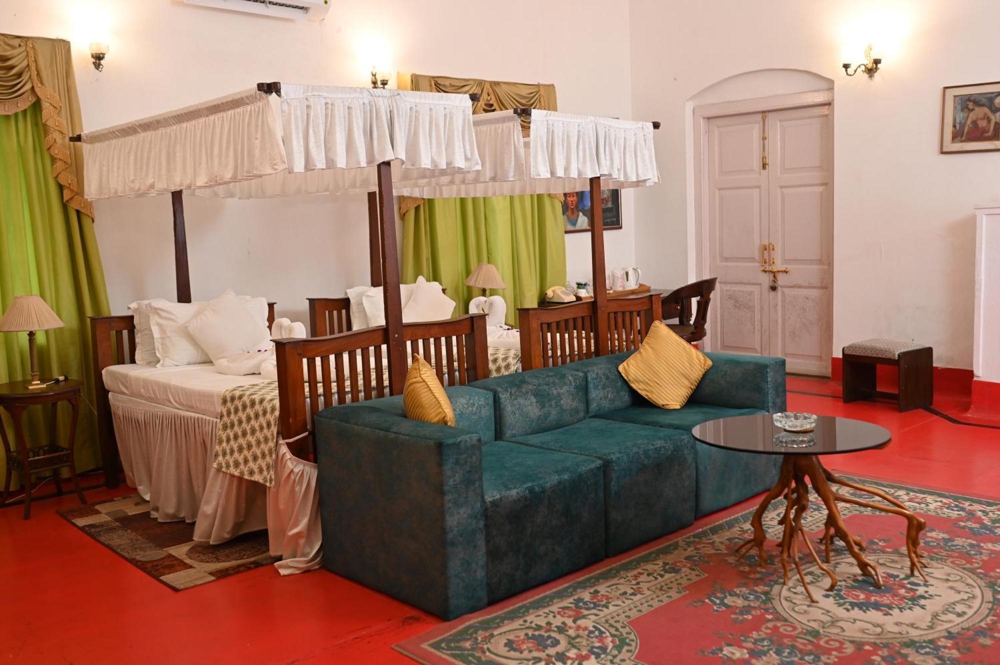 Thengal Manor Otel Jorhāt Dış mekan fotoğraf