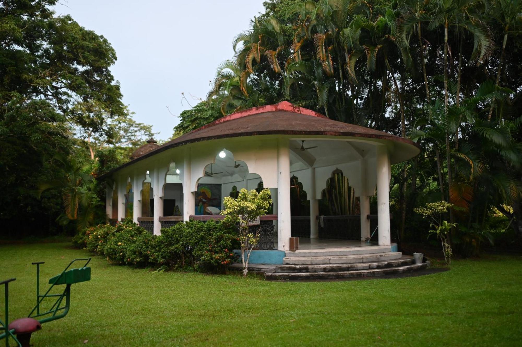 Thengal Manor Otel Jorhāt Dış mekan fotoğraf