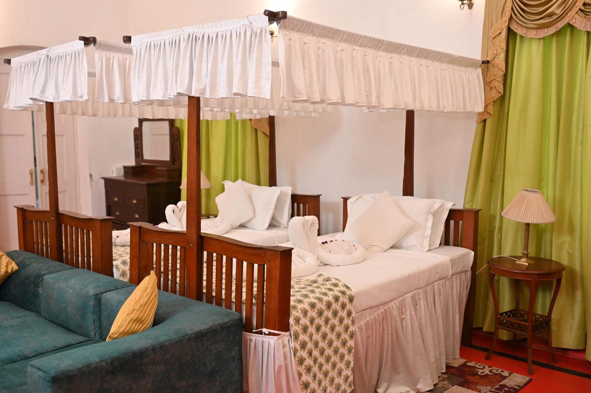 Thengal Manor Otel Jorhāt Dış mekan fotoğraf