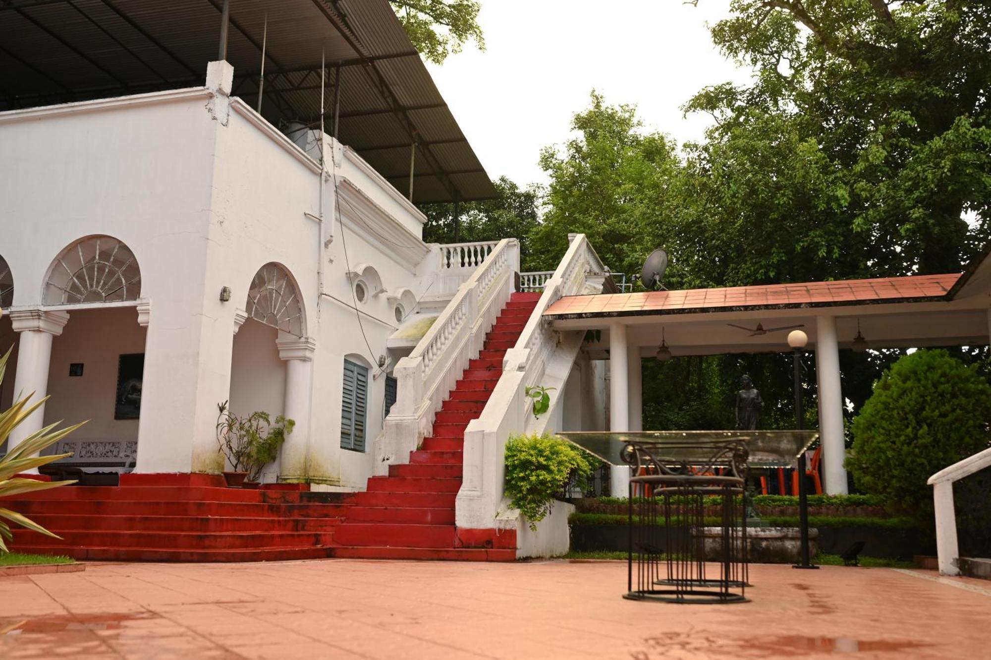Thengal Manor Otel Jorhāt Dış mekan fotoğraf