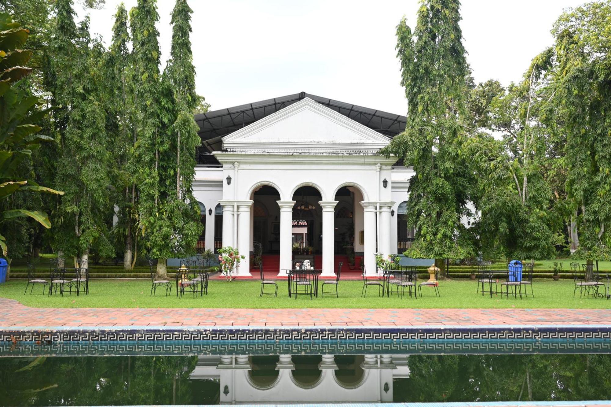 Thengal Manor Otel Jorhāt Dış mekan fotoğraf