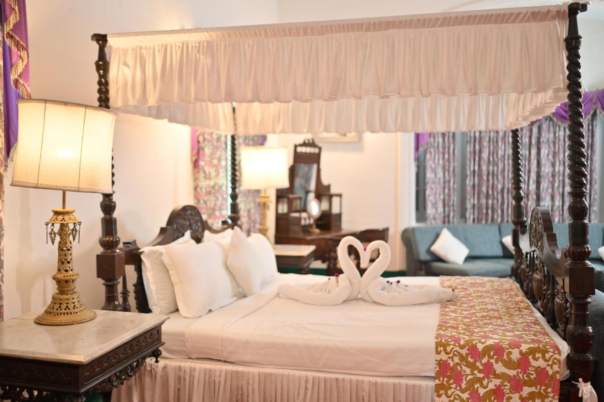 Thengal Manor Otel Jorhāt Dış mekan fotoğraf