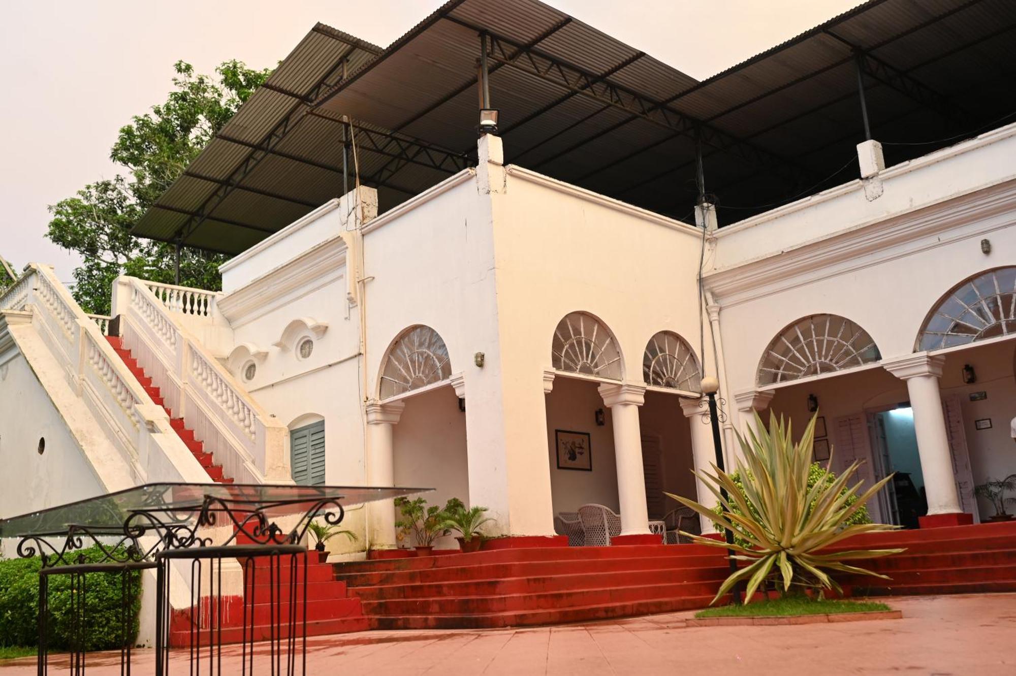 Thengal Manor Otel Jorhāt Dış mekan fotoğraf
