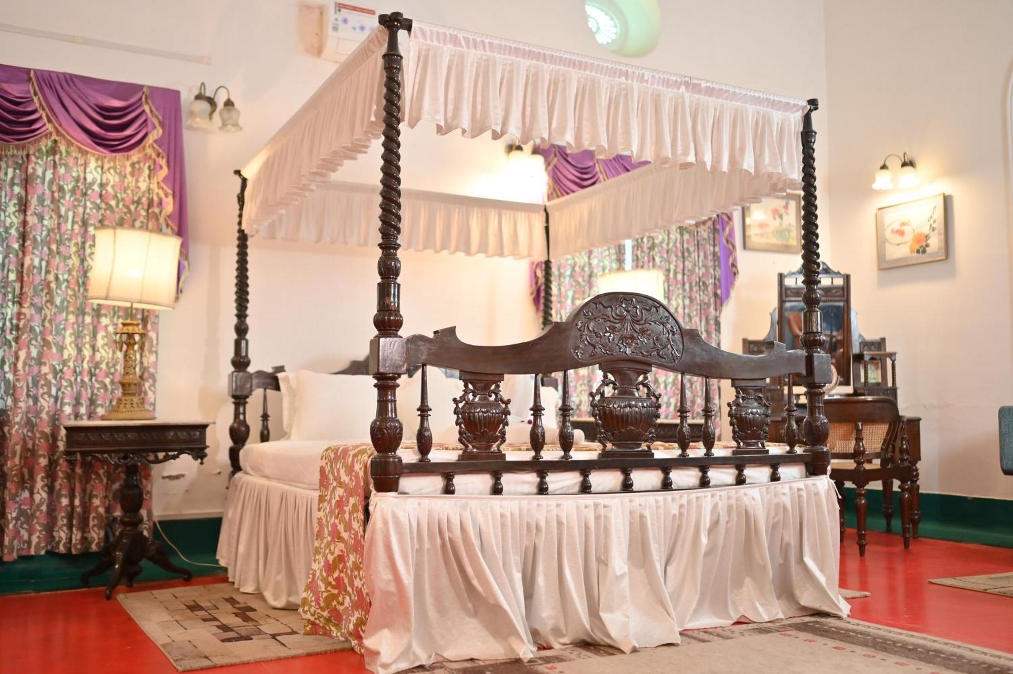 Thengal Manor Otel Jorhāt Dış mekan fotoğraf