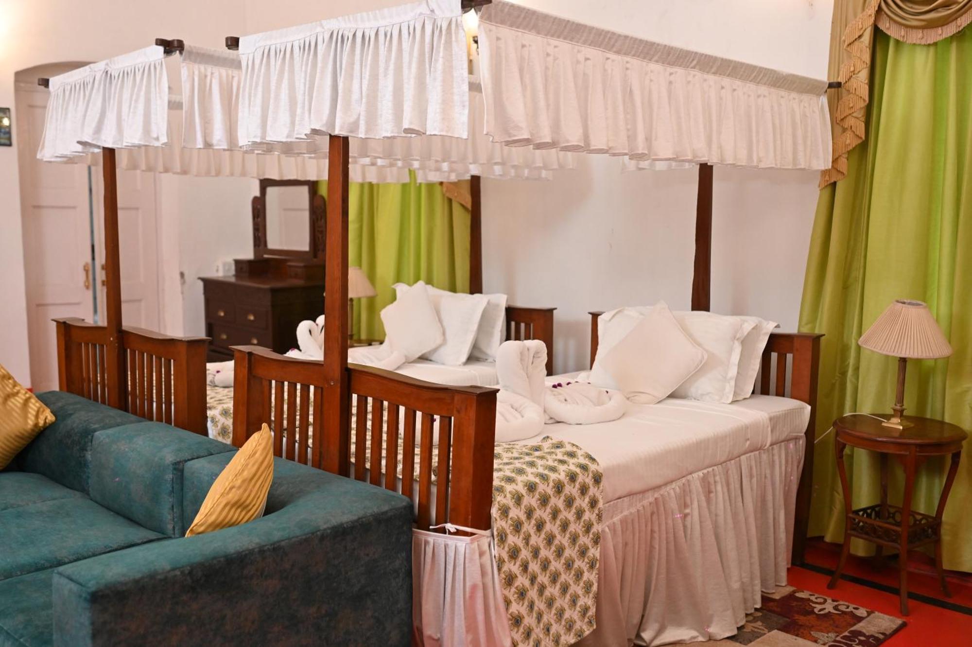Thengal Manor Otel Jorhāt Dış mekan fotoğraf