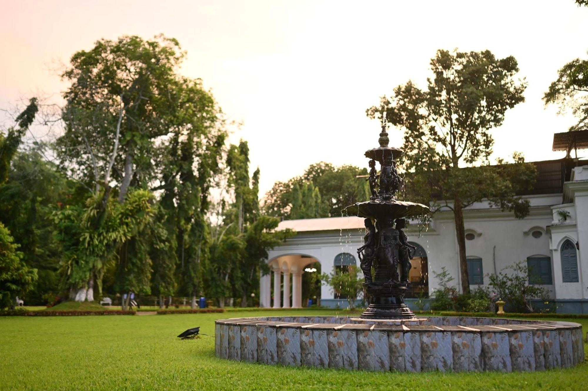 Thengal Manor Otel Jorhāt Dış mekan fotoğraf