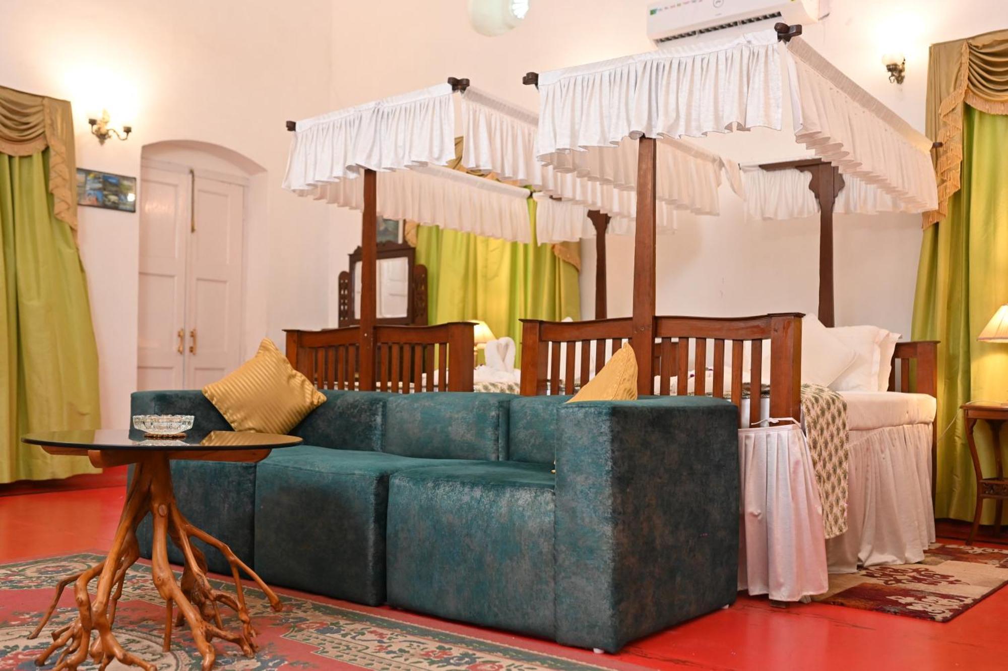 Thengal Manor Otel Jorhāt Dış mekan fotoğraf