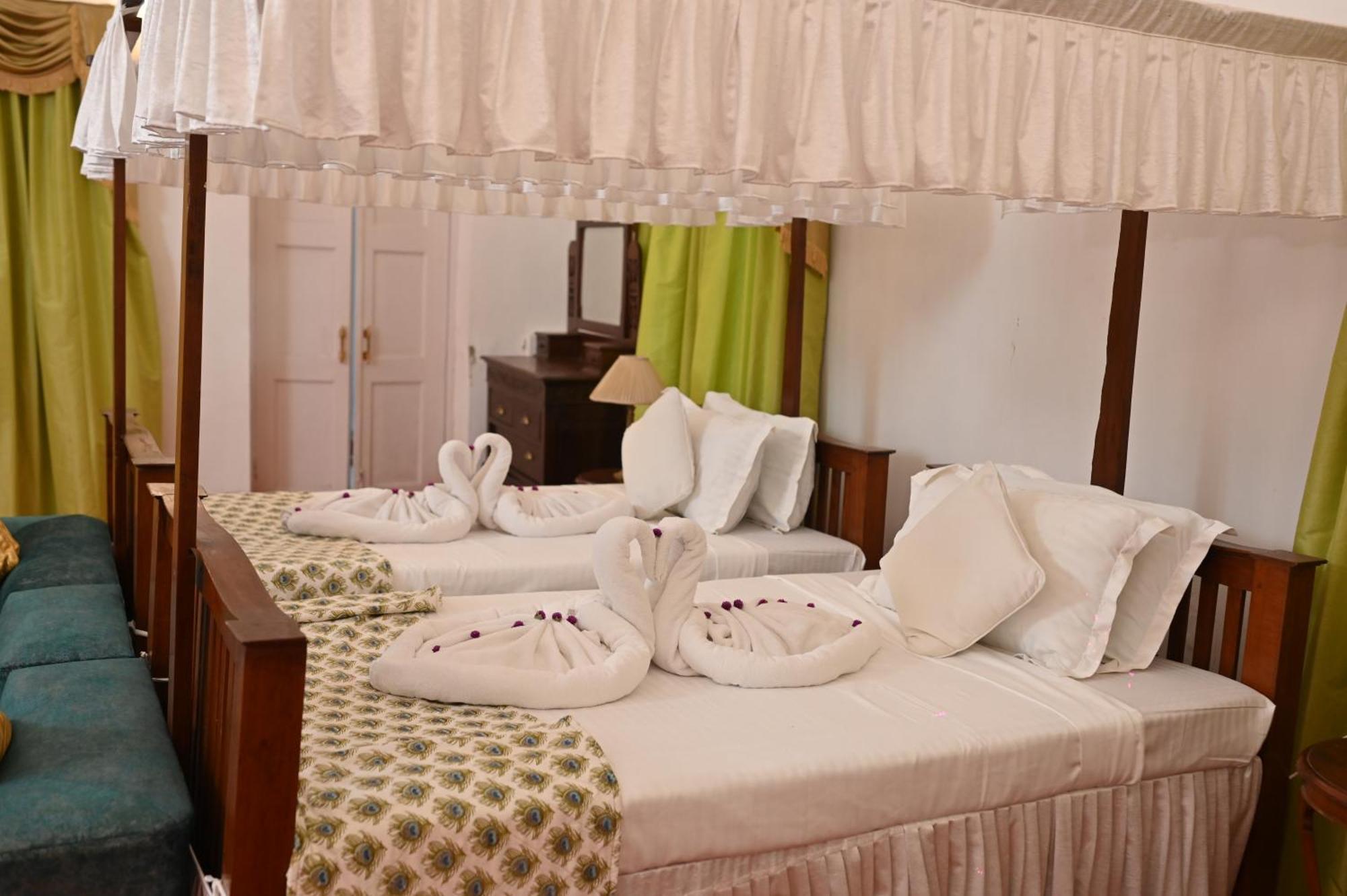 Thengal Manor Otel Jorhāt Dış mekan fotoğraf