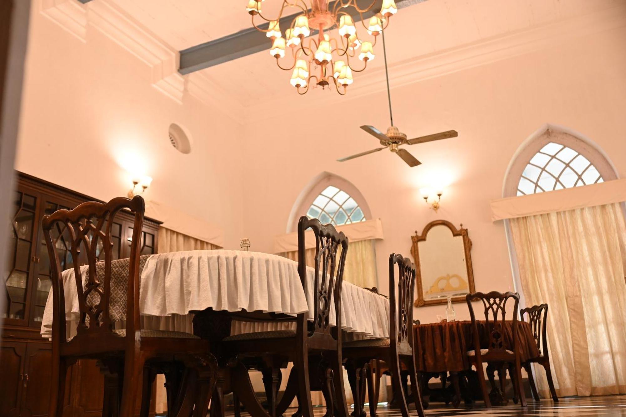 Thengal Manor Otel Jorhāt Dış mekan fotoğraf
